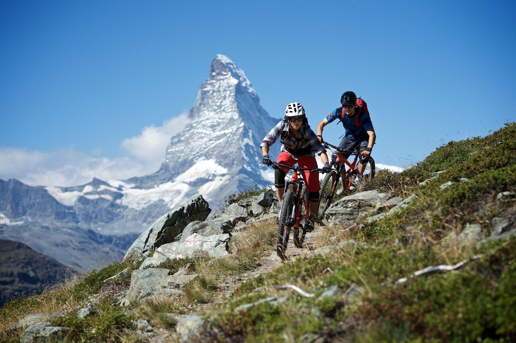 BaseCamp Hotel Zermatt Bagian luar foto