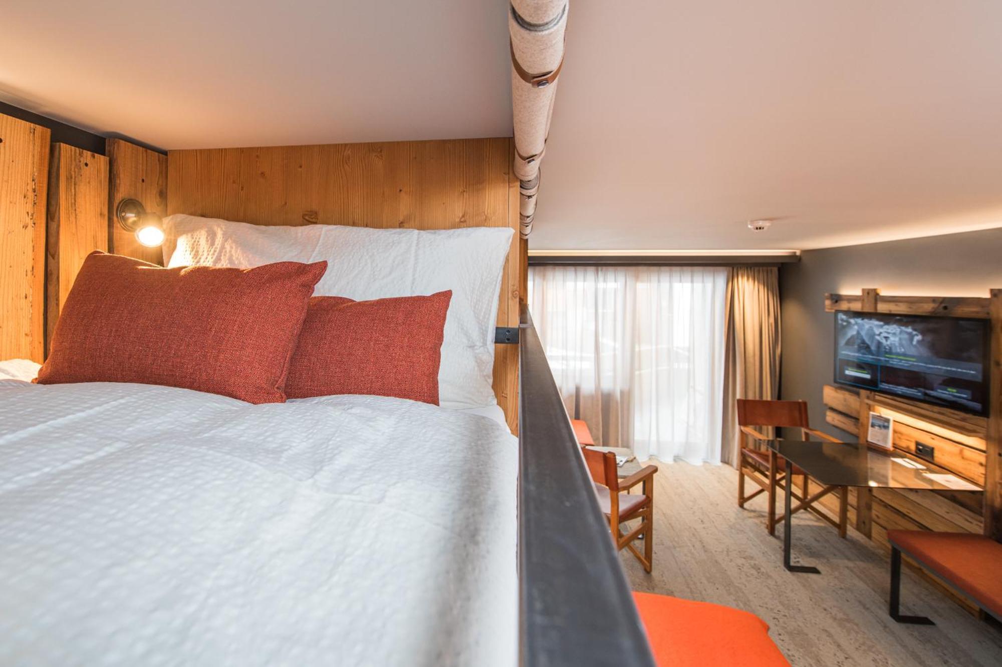 BaseCamp Hotel Zermatt Bagian luar foto