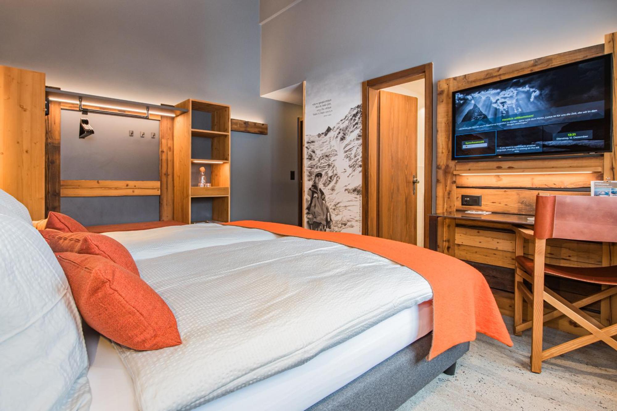 BaseCamp Hotel Zermatt Bagian luar foto