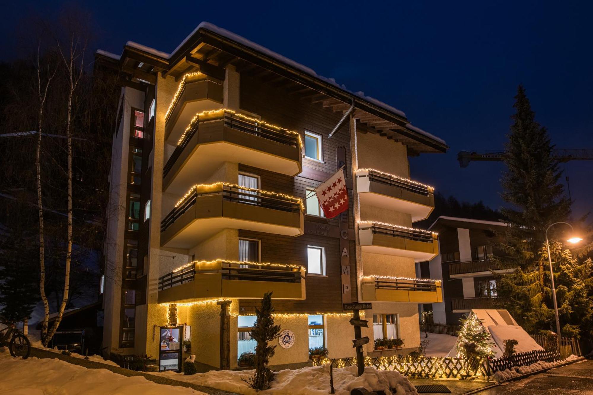 BaseCamp Hotel Zermatt Bagian luar foto