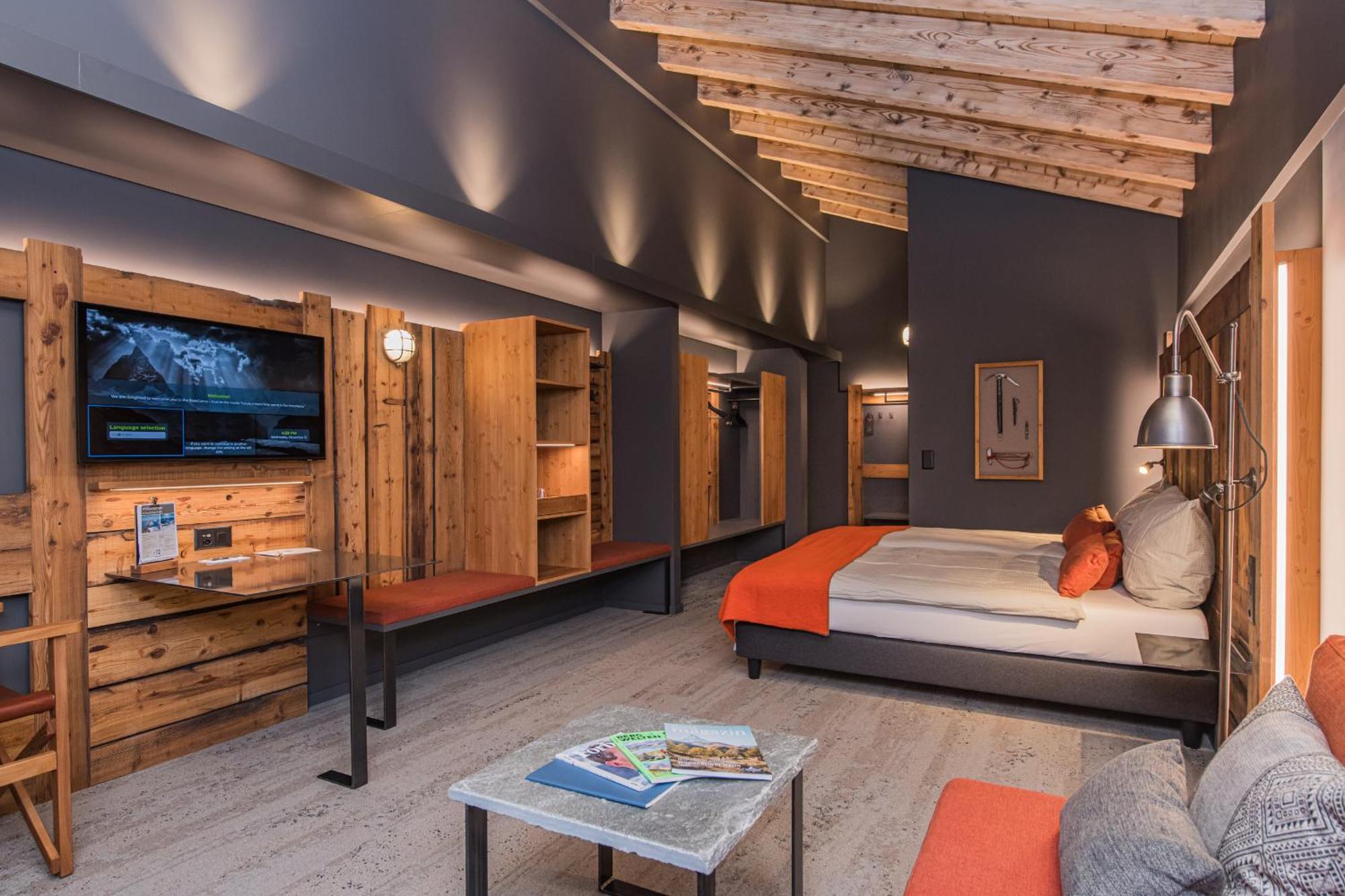 BaseCamp Hotel Zermatt Bagian luar foto