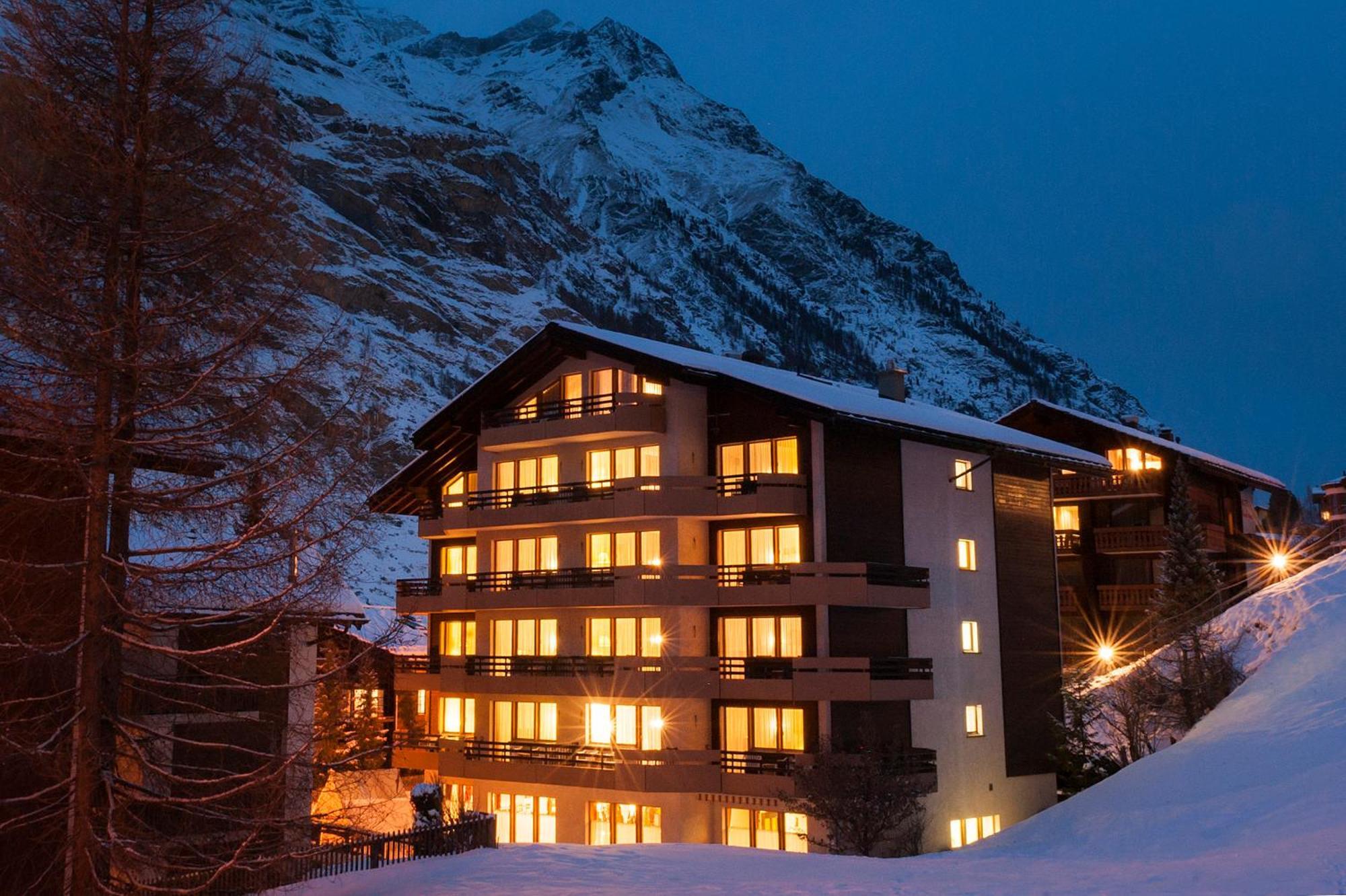 BaseCamp Hotel Zermatt Bagian luar foto