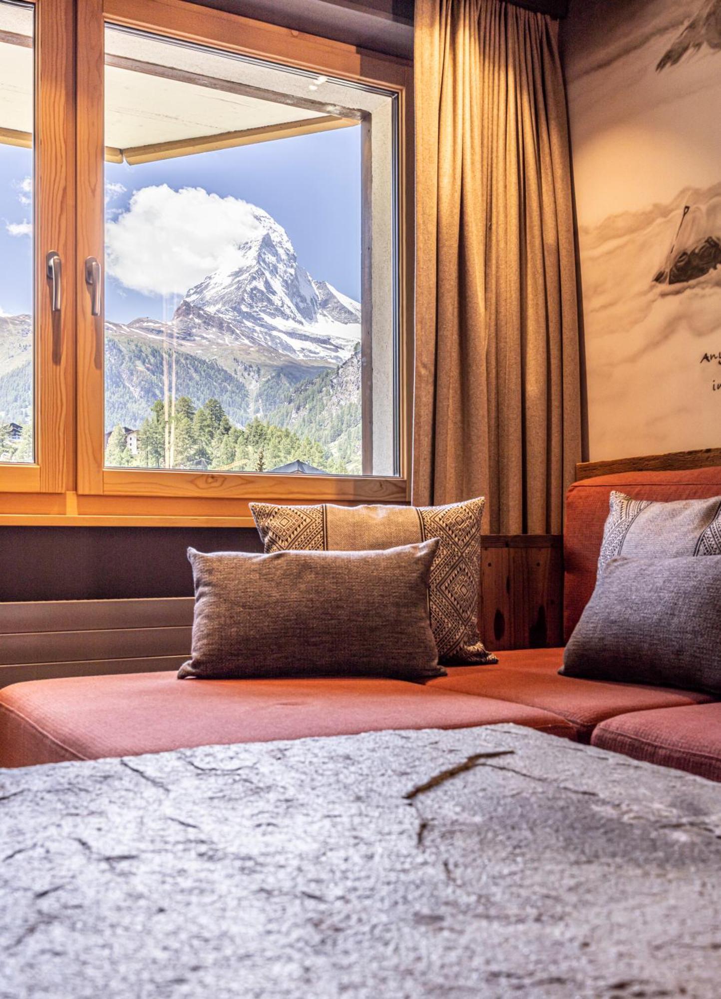 BaseCamp Hotel Zermatt Bagian luar foto