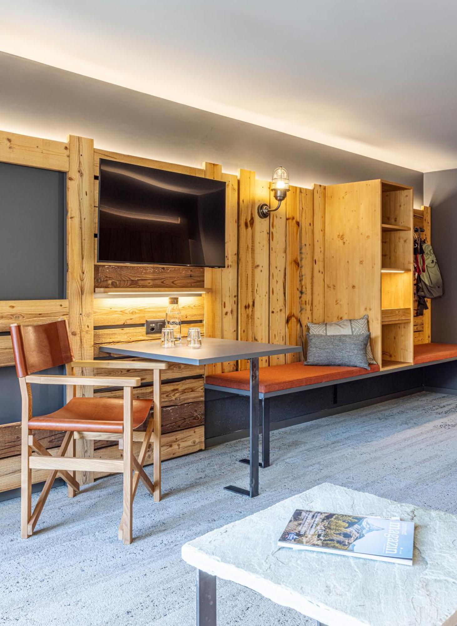 BaseCamp Hotel Zermatt Bagian luar foto
