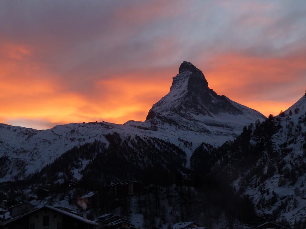 BaseCamp Hotel Zermatt Bagian luar foto