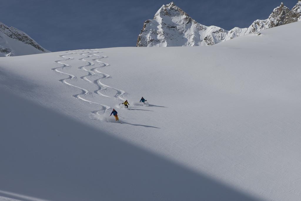 BaseCamp Hotel Zermatt Bagian luar foto