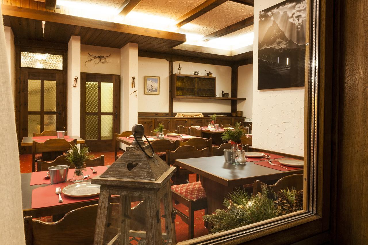 BaseCamp Hotel Zermatt Bagian luar foto